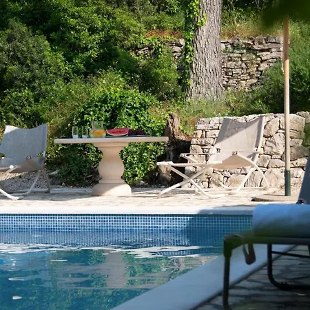 Private Luxury Del Mar On Solta For Up To 10 Persons, Heated Pool, Free Parking, Next To Sea! Free Kajak & Mountainbikes, Great Living Area & Privacy! Villa