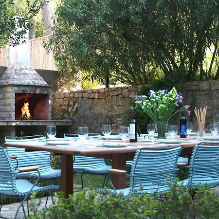 Private Luxury Del Mar On Solta For Up To 10 Persons, Heated Pool, Free Parking, Next To Sea! Free Kajak & Mountainbikes, Great Living Area & Privacy! Villa