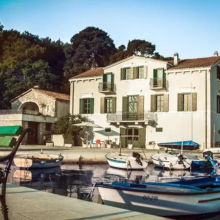 Del Mar: Luxury Seaside Retreat With Heated Pool And Kayaks Rogac