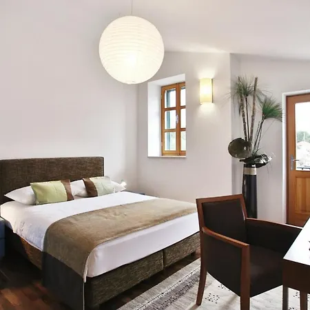 Private Luxury Del Mar On Solta For Up To 10 Persons, Heated Pool, Free Parking, Next To Sea! Free Kajak & Mountainbikes, Great Living Area & Privacy! Villa Rogač