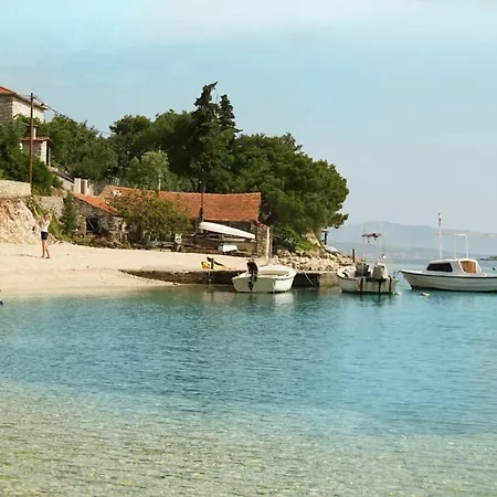 Villa Private Luxury Del Mar On Solta For Up To 10 Persons, Heated Pool, Free Parking, Next To Sea! Free Kajak & Mountainbikes, Great Living Area & Privacy!