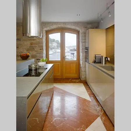 Private Luxury Del Mar On Solta For Up To 10 Persons, Heated Pool, Free Parking, Next To Sea! Free Kajak & Mountainbikes, Great Living Area & Privacy! *