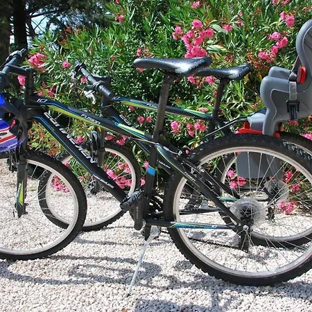 Villa Private Luxury Del Mar On Solta For Up To 10 Persons, Heated Pool, Free Parking, Next To Sea! Free Kajak & Mountainbikes, Great Living Area & Privacy! Rogač