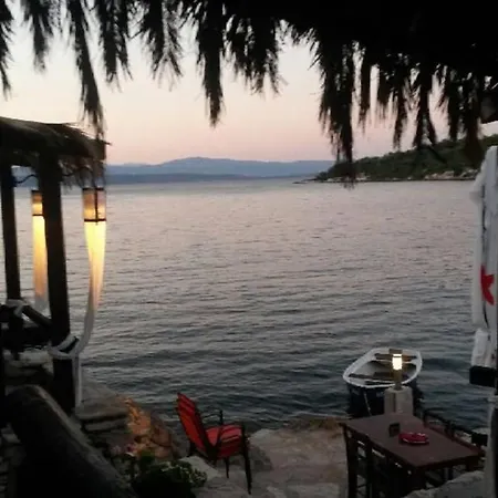 Villa Private Luxury Del Mar On Solta For Up To 10 Persons, Heated Pool, Free Parking, Next To Sea! Free Kajak & Mountainbikes, Great Living Area & Privacy! *