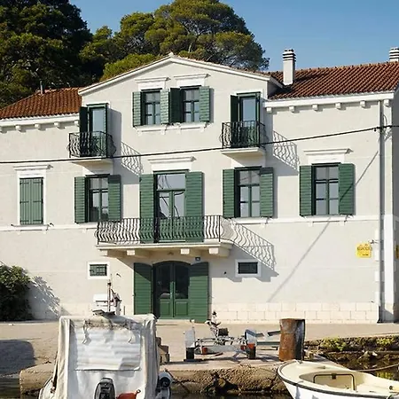 Private Luxury Del Mar On Solta For Up To 10 Persons, Heated Pool, Free Parking, Next To Sea! Free Kajak & Mountainbikes, Great Living Area & Privacy! * Rogač