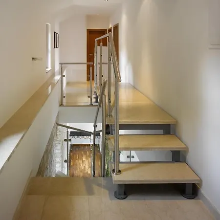 Private Luxury Del Mar On Solta For Up To 10 Persons, Heated Pool, Free Parking, Next To Sea! Free Kajak & Mountainbikes, Great Living Area & Privacy! Villa