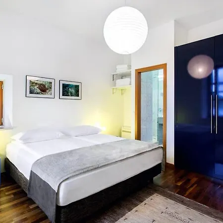 Private Luxury Del Mar On Solta For Up To 10 Persons, Heated Pool, Free Parking, Next To Sea! Free Kajak & Mountainbikes, Great Living Area & Privacy! *