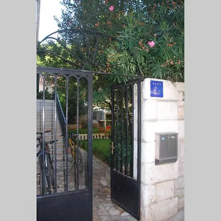 Del Mar, Luxury Pool Villa, Directly At Sea, Garden, Bbq, Privacy, Mooring * Rogač